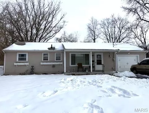 112 Colony Dr, Belleville, IL 62221