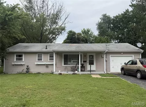 112 Colony Dr, Belleville, IL 62221