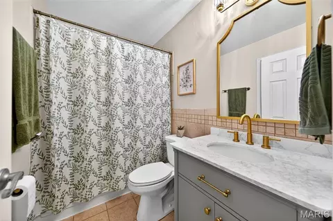 Bath - 693 Rustic Valley Dr, Ballwin, MO 63021 photo 1 of 4