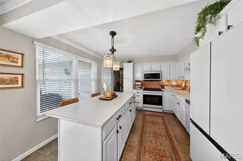 Kitchen - 693 Rustic Valley Dr, Ballwin, MO 63021 photo 2 of 4