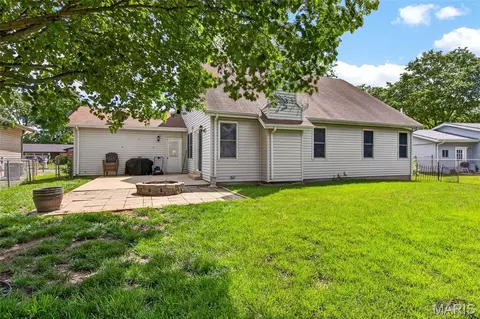 Exterior - 693 Rustic Valley Dr, Ballwin, MO 63021 photo 7 of 7