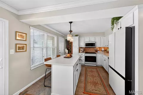 Kitchen - 693 Rustic Valley Dr, Ballwin, MO 63021 photo 4 of 4