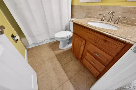 Bath - 693 Rustic Valley Dr, Ballwin, MO 63021 photo 4 of 4
