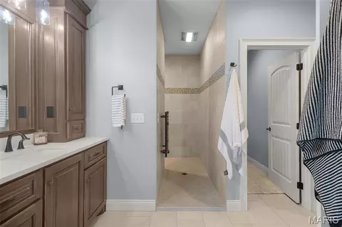 Bath - 571 Hydepark Dr, Jackson, MO 63755 photo 3 of 7