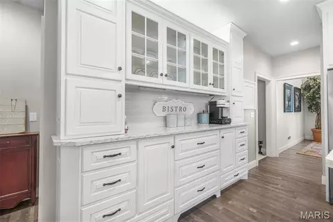 Kitchen - 571 Hydepark Dr, Jackson, MO 63755 photo 5 of 7