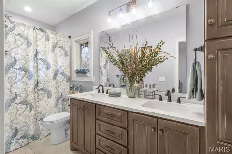 Bath - 571 Hydepark Dr, Jackson, MO 63755 photo 6 of 7