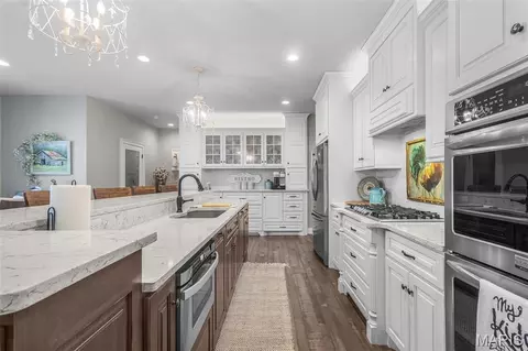 Kitchen - 571 Hydepark Dr, Jackson, MO 63755 photo 4 of 7