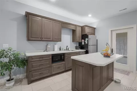 Kitchen - 571 Hydepark Dr, Jackson, MO 63755 photo 7 of 7