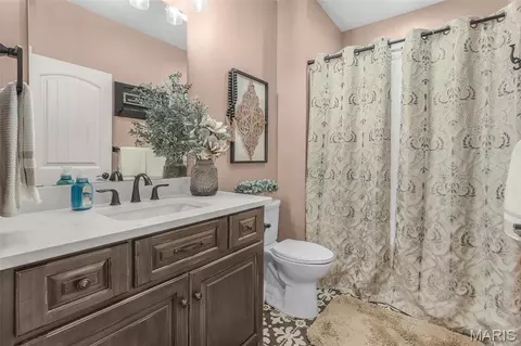 Bath - 571 Hydepark Dr, Jackson, MO 63755 photo 5 of 7