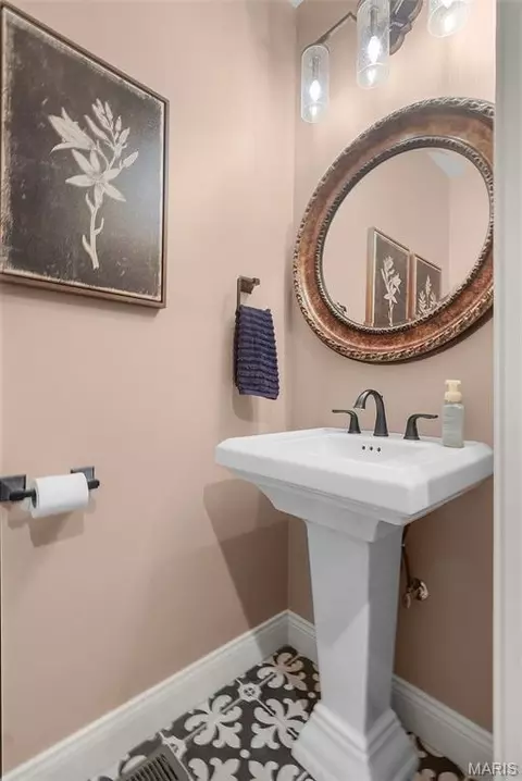 Bath - 571 Hydepark Dr, Jackson, MO 63755 photo 1 of 7