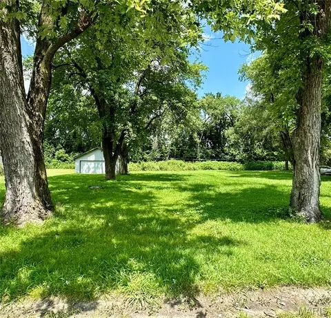 73 Jarvis Pl, East St Louis, IL 62207