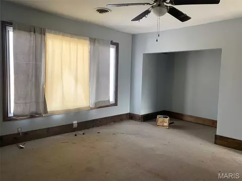 Living - 325 Iris Ct, Saint Clair, MO 63077 photo 9 of 9