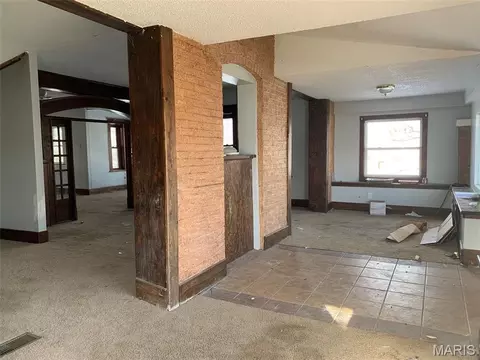 Living - 325 Iris Ct, Saint Clair, MO 63077 photo 1 of 9