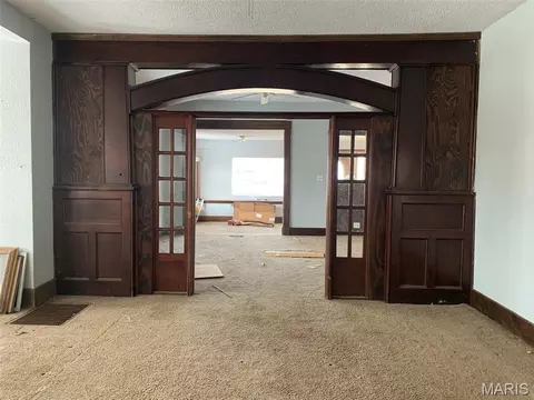 Living - 325 Iris Ct, Saint Clair, MO 63077 photo 5 of 9