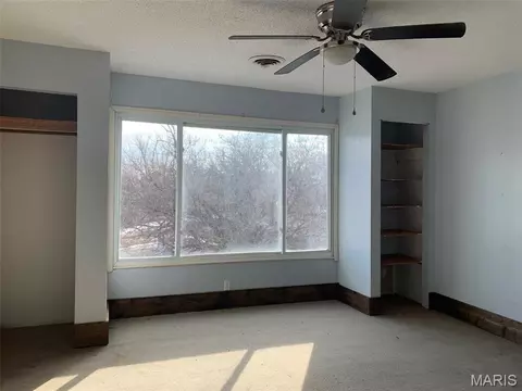 Bedroom - 325 Iris Ct, Saint Clair, MO 63077 photo 2 of 6