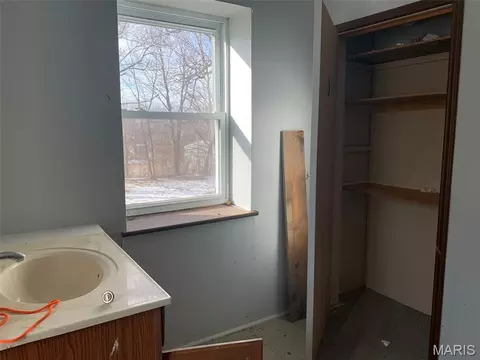 Bath - 325 Iris Ct, Saint Clair, MO 63077 photo 3 of 3