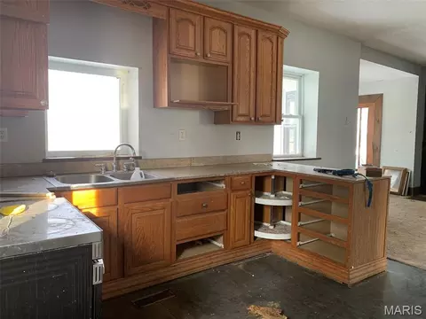 Kitchen - 325 Iris Ct, Saint Clair, MO 63077 photo 1 of 1