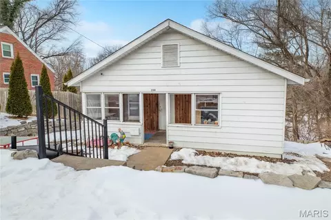 2300 Agnes St, Alton, IL 62002