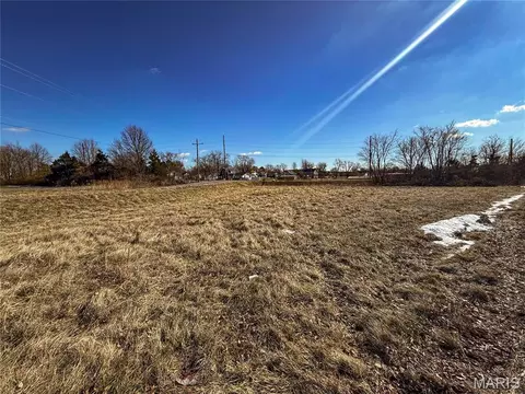 1000 W Link St, Owensville, MO 65066
