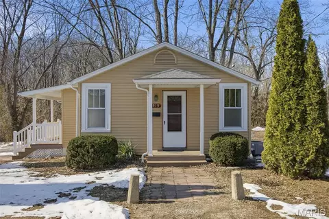 1515 Laurel St, Highland, IL 62249