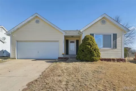 1203 Advance Dr, Florissant, MO 63031
