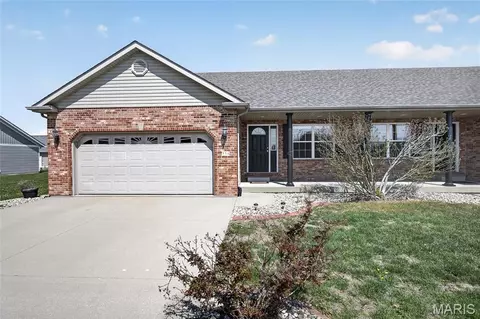 55 Bridgewater Ln #A, Highland, IL 62249