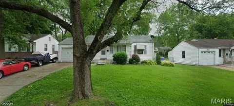 150 Saint Daniel Ln, Florissant, MO 63031