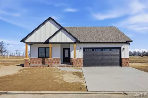 16617 Pembrooke Ct, Carlyle, IL 62231