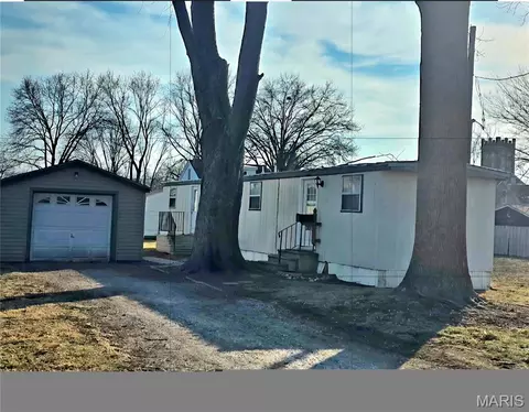 30 W Patterson St, Mascoutah, IL 62258