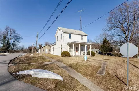 111 W Warren St, Fieldon, IL 62031