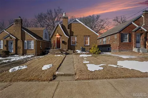 415 Thomas Ave, Ferguson, MO 63135