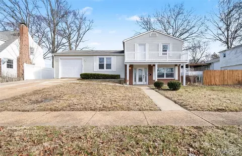 90 Brightmoor Dr, Florissant, MO 63033