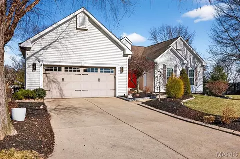 57 Aspen Ridge Ct, Saint Peters, MO 63376