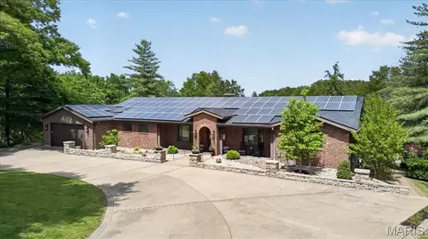 2849 Erb Rd, Saint Louis, MO 63129