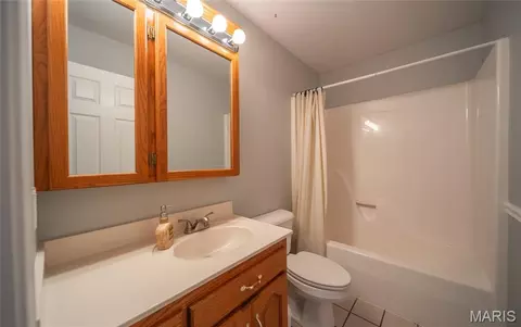 Bath - 622 Elk Run, Saint Clair, MO 63077 photo 1 of 5