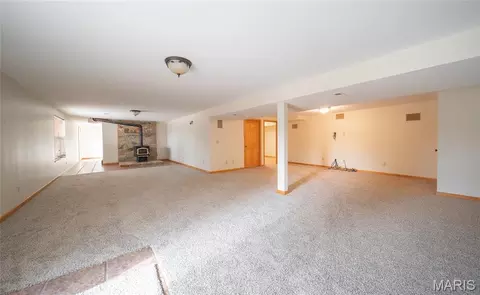 Living - 622 Elk Run, Saint Clair, MO 63077 photo 3 of 4