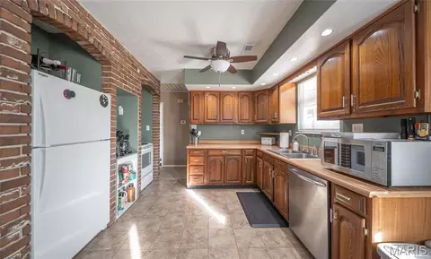 Kitchen - 3490 County Road 6220, Jadwin, MO 65501 photo 1 of 2