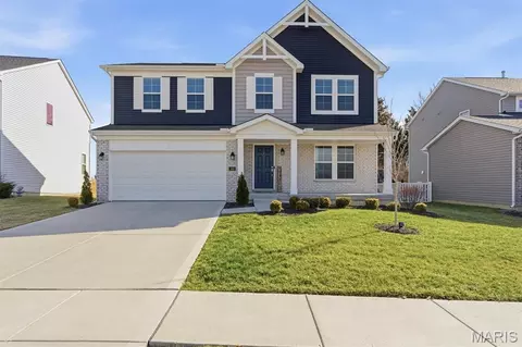 368 Cottage Grove Dr, Wentzville, MO 63385