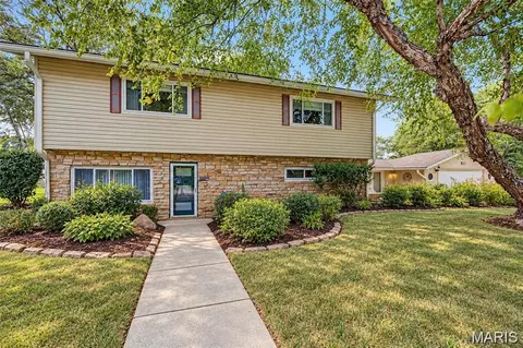 1237 Gerber Rd, Edwardsville, IL 62025