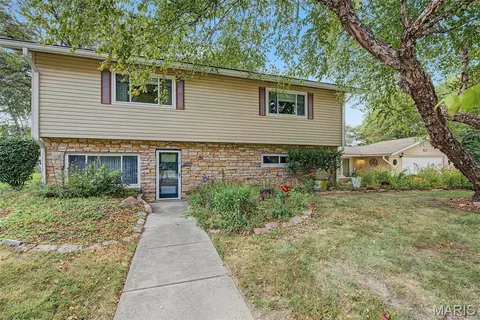 1237 Gerber Rd, Edwardsville, IL 62025