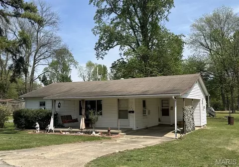 708 N Hickory St, Dexter, MO 63841