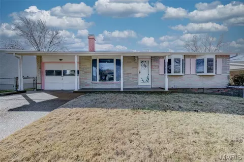 11954 Glenoak Dr, Maryland Heights, MO 63043