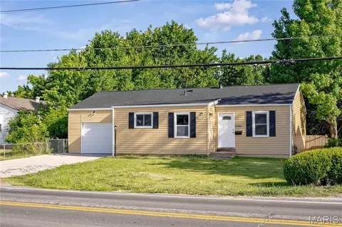2686 Creve Coeur Mill Rd, Maryland Heights, MO 63043