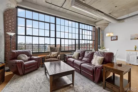4100 Forest Park Ave #307, Saint Louis, MO 63108