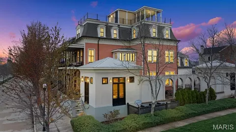 3520 Galt House Dr, Saint Charles, MO 63301