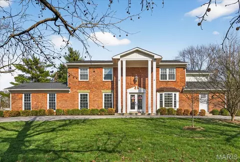 1324 Brynnwood Dr, Ladue, MO 63124
