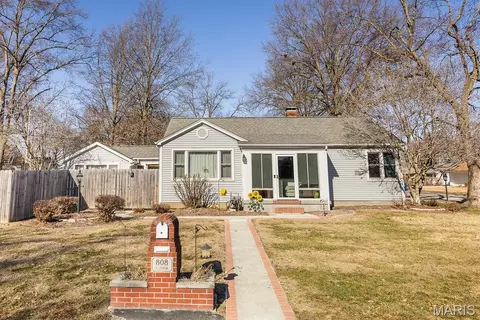 808 E Birch St, New Baden, IL 62265
