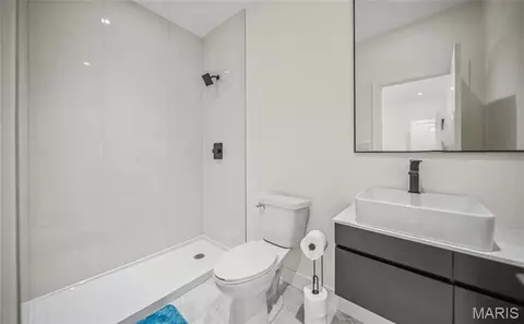 Bath - 604 Winchester Dr, Rolla, MO 65401 photo 6 of 7