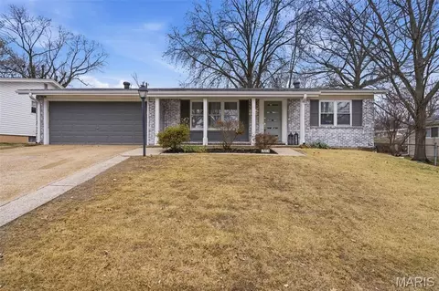 265 Waterford Dr, Florissant, MO 63033