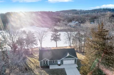 4260 N Shore Dr, Hillsboro, MO 63050